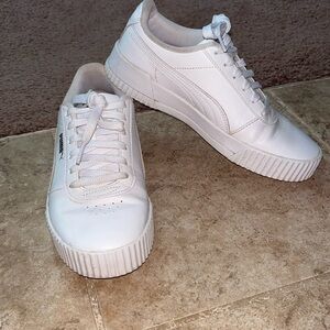 Puma carina soft foam sneakers 7.5